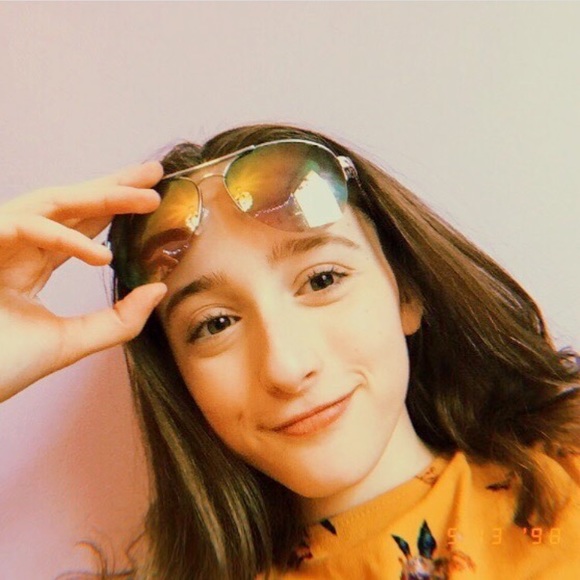 Meet your Posher, Gabriela - Picture 1 of 1